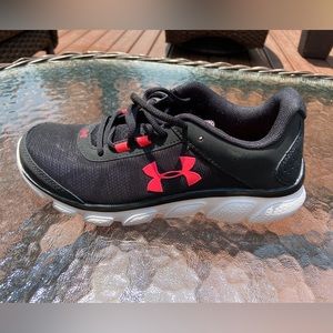 Women’s Under Armor sneakers, black/pink, size 7.5.